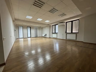 ქირავდება საოფისე კომერციული ფართი საბურთალოზე