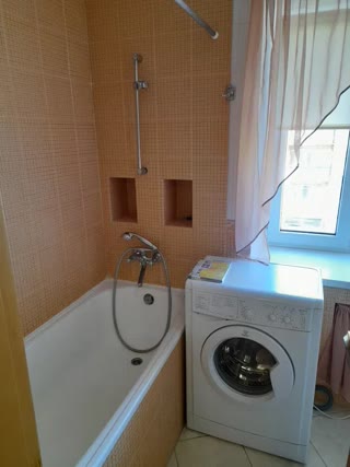 Продаж 2-кімнатної квартири біля метро Деміївська