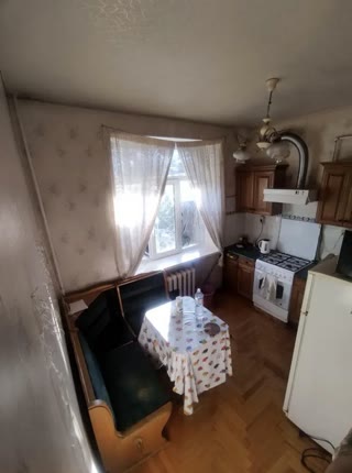 Продам 2к квартиру Лабораторна, метро Палац Україна