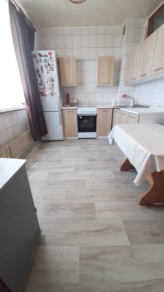 Продам 3-х кімнатну квартиру 70 кв + 2 балкони. Горизонт.