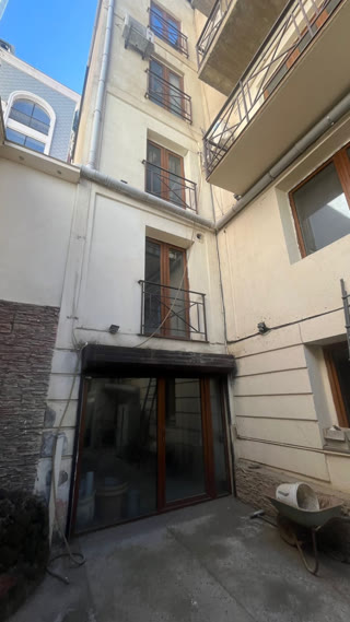 იყიდება ცალკე მდგომი შენობა ვაკეში