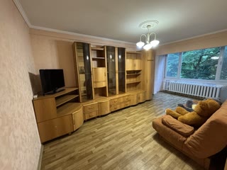 Продається 2-кімнатна квартира, Лісовий Масив, метро Лісова