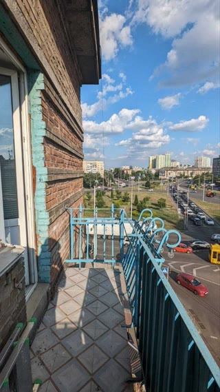 Продаж трикімнатної квартири на Дарницькій площі