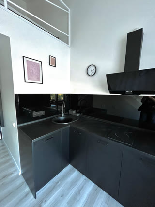Sale of a smart apartment near Zakhysnykiv Ukrainy metro