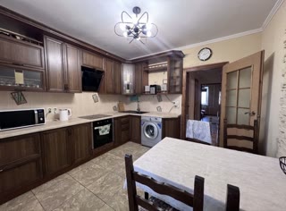 Продаж 3-кімнатної квартири на Троєщені