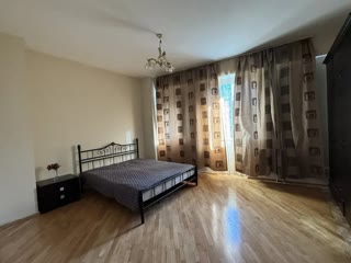 ქირავდება 3 ოთახიანი ბინა საბურთალოზე