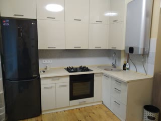 Продається прекрасна 2-кімнатна квартира сталінка, м. Захисників України