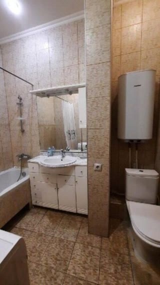 Продається 2-х кімнатна квартира по вул. Саксаганського
