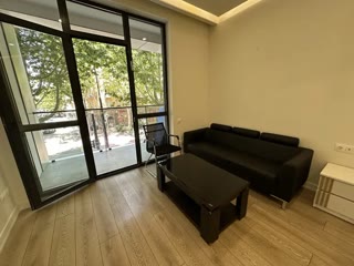 ქირავდება საოფისე კომერციული ფართი ვაკეში
