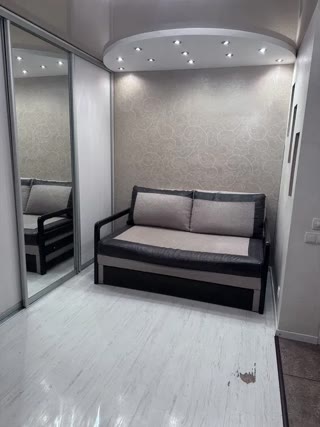 Sale of a 1-room apartment in the Center of Kyiv near Klovska metro