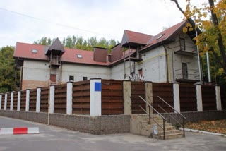 Окремо стояча 3-х поверхова будівля 641,3 кв