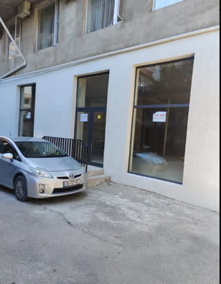 ქირავდება უნივერსალური კომერციული ფართი ვაკეში
