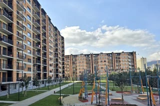 იყიდება ოროთახიანი ბინა საბურთალოზე