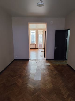 Продам 4к квартиру м Захисників України