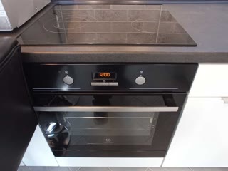 Продаж ЖК Метрополіс 1к квартира зонована світла студія з ремонтом