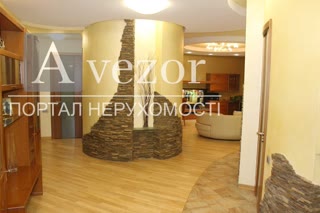 Продам 4-х кімнатну ул. Чернишевська, Центр
