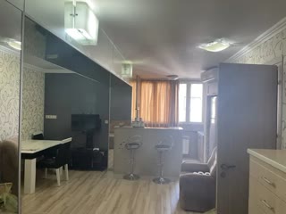 იყიდება 2 ოთახიანი ბინა საბურთალოზე