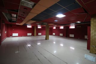 ТЦ на Ахматовій. 330м.кв. фасад, окремий вхід, опенспейс, 50кВт.