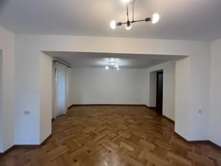 ქირავდება საოფისე კომერციული ფართი საბურთალოზე