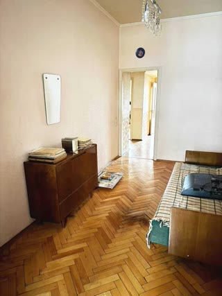 Продаж 2-кімнатної квартири в центрі — біля метро Палац Україна