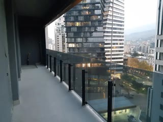 იყიდება ხუთოთახიანი ბინა ვაკეში