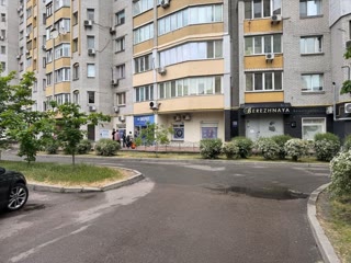 Оренда, Фасад Банк Медцентр Лабораторія Магазин, Позняки