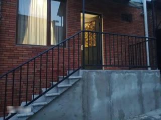 ქირავდება 2 ოთახიანი ბინა მთაწმინდაზე