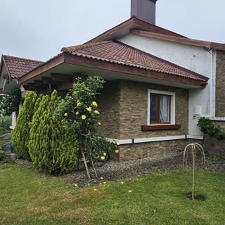 Продаж 2-поверхового будинку з озером у Трускавці
