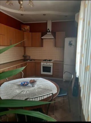 Продам 4-х комн. квартиру 105 м2 з гаражем