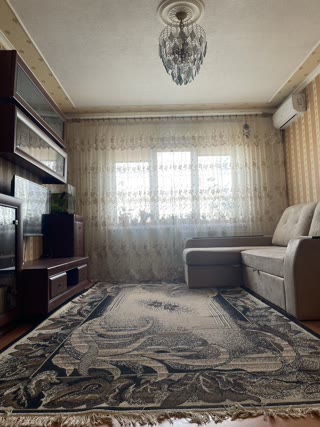 Продається 2-х кімнатна квартира біля метро, Дарницький район