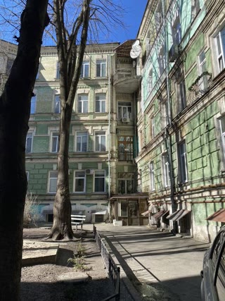 Office Andriyivskyy Descent 1 minute.