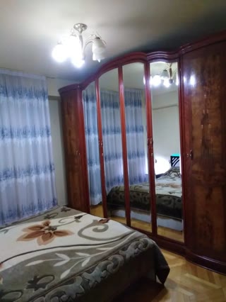 ქირავდება 3 ოთახიანი ბინა ვაკეში