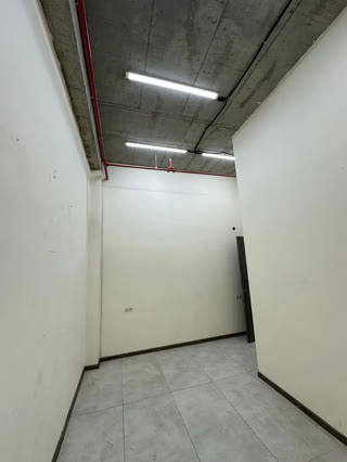 Universal commercial space for rent in Lilo