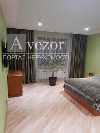 Продам 4-х кімнатну ул. Чернишевська, Центр