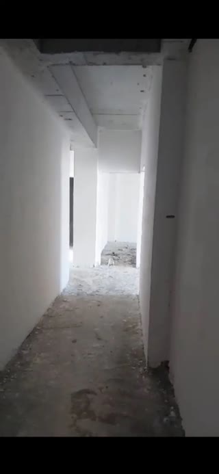 იყიდება სამოთახიანი ბინა ვაკეში
