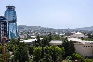 ქირავდება 3 ოთახიანი ბინა საბურთალოზე