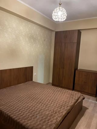 ქირავდება 2 ოთახიანი ბინა საბურთალოზე
