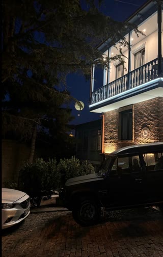 იყიდება 2 ოთახიანი ბინა სოლოლაკში