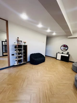 იყიდება 6 ოთახიანი კერძო სახლი სოფ. დიღომში