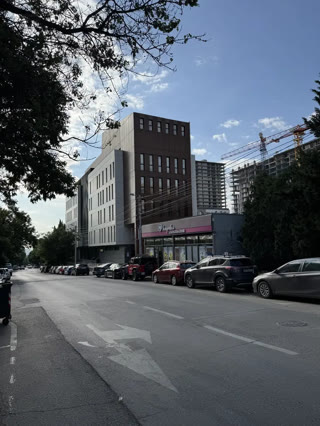 იყიდება მთლიანი შენობა კომერციული ფართი საბურთალოზე
