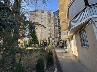 იყიდება 3 ოთახიანი ბინა ვაკეში