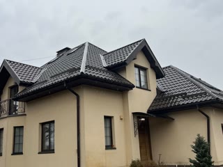 Сучасний будинок в місті, правий берег, бомбосховище