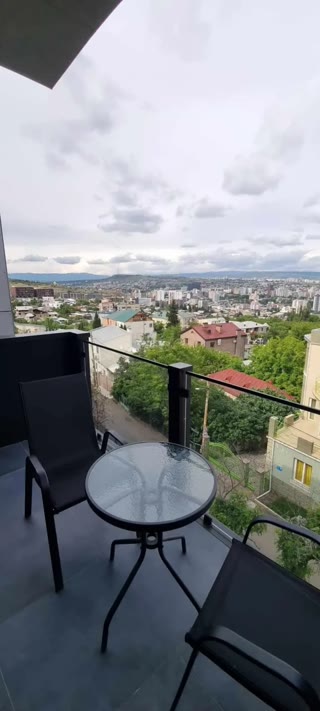 იყიდება 2 ოთახიანი ბინა კრწანისში