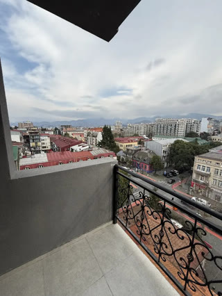 იყიდება 3 ოთახიანი ბინა ბათუმში
