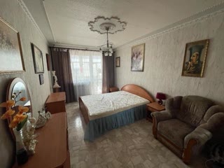 For sale 3-room apartment in the city center with a garage