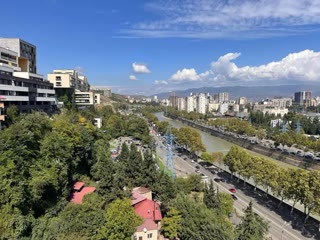 Продаётся 4-комнатная квартира в Сабуртало