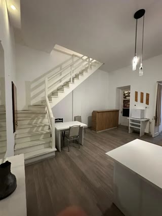Продается 15-комнатный отель в районе Мтацминде.