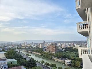იყიდება 5 ოთახიანი ბინა საბურთალოზე