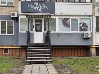 Продаж салон краси з приміщенням у Дарницькому районі біля метро Харківська