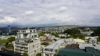 იყიდება 4 ოთახიანი ბინა ვაკეში